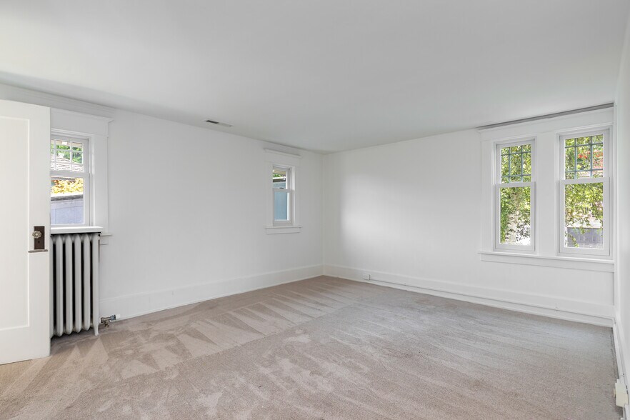 Building Photo - 1228 23rd Ave E