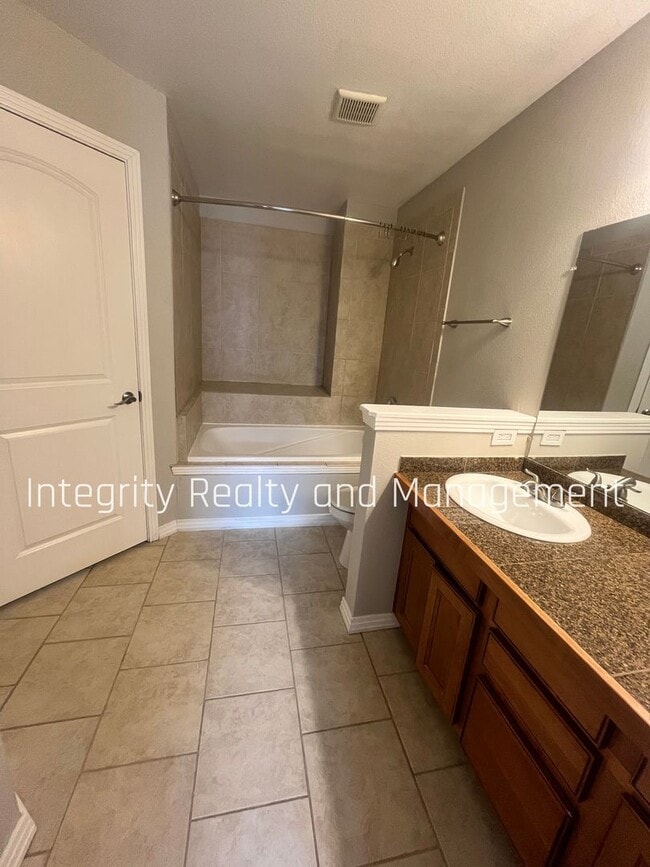 Building Photo - 4001 E 16th Ave