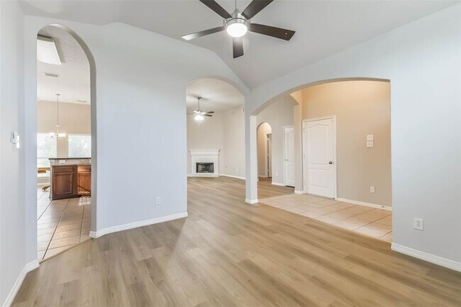 Building Photo - 2212 Highland Crossing Dr