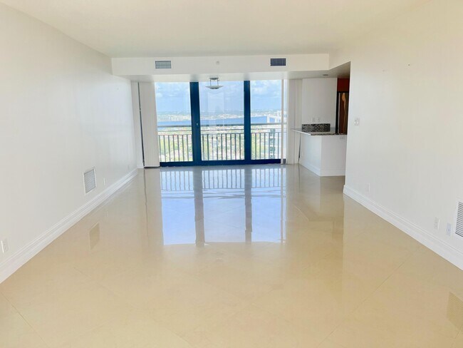 Building Photo - 3000 N Ocean Dr