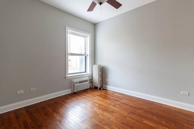 Building Photo - 740 W Addison St