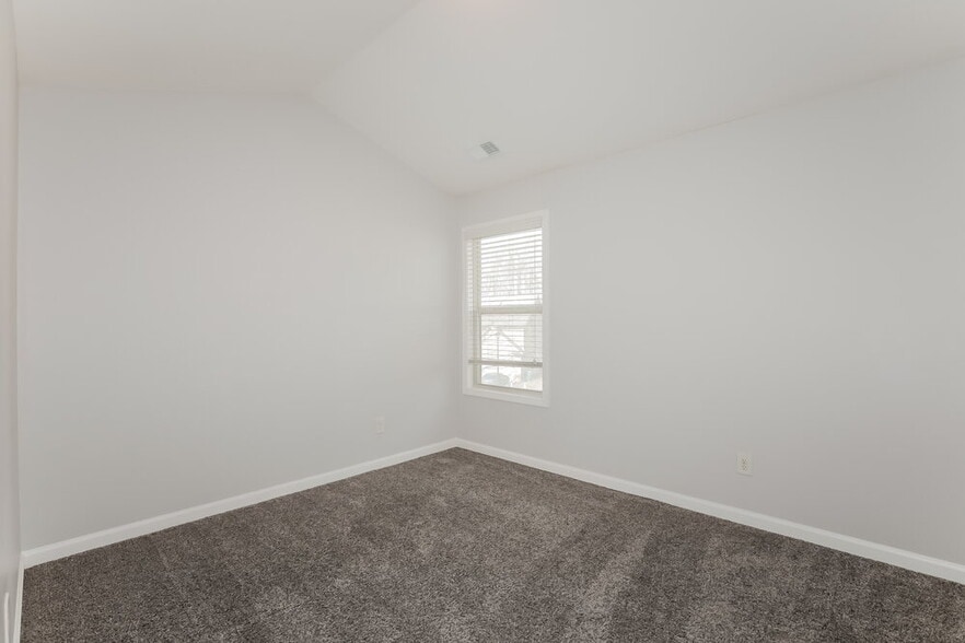 Building Photo - 825 Westmoreland Ln NE