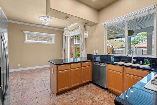 Building Photo - 8204 Ashcrest Ln