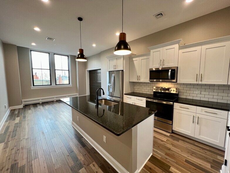 Building Photo - 409 Lackawanna Ave