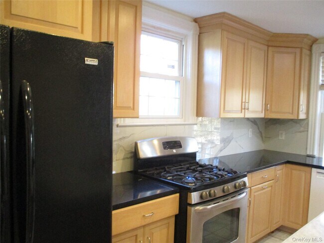 Building Photo - 84 Old Haverstraw Rd