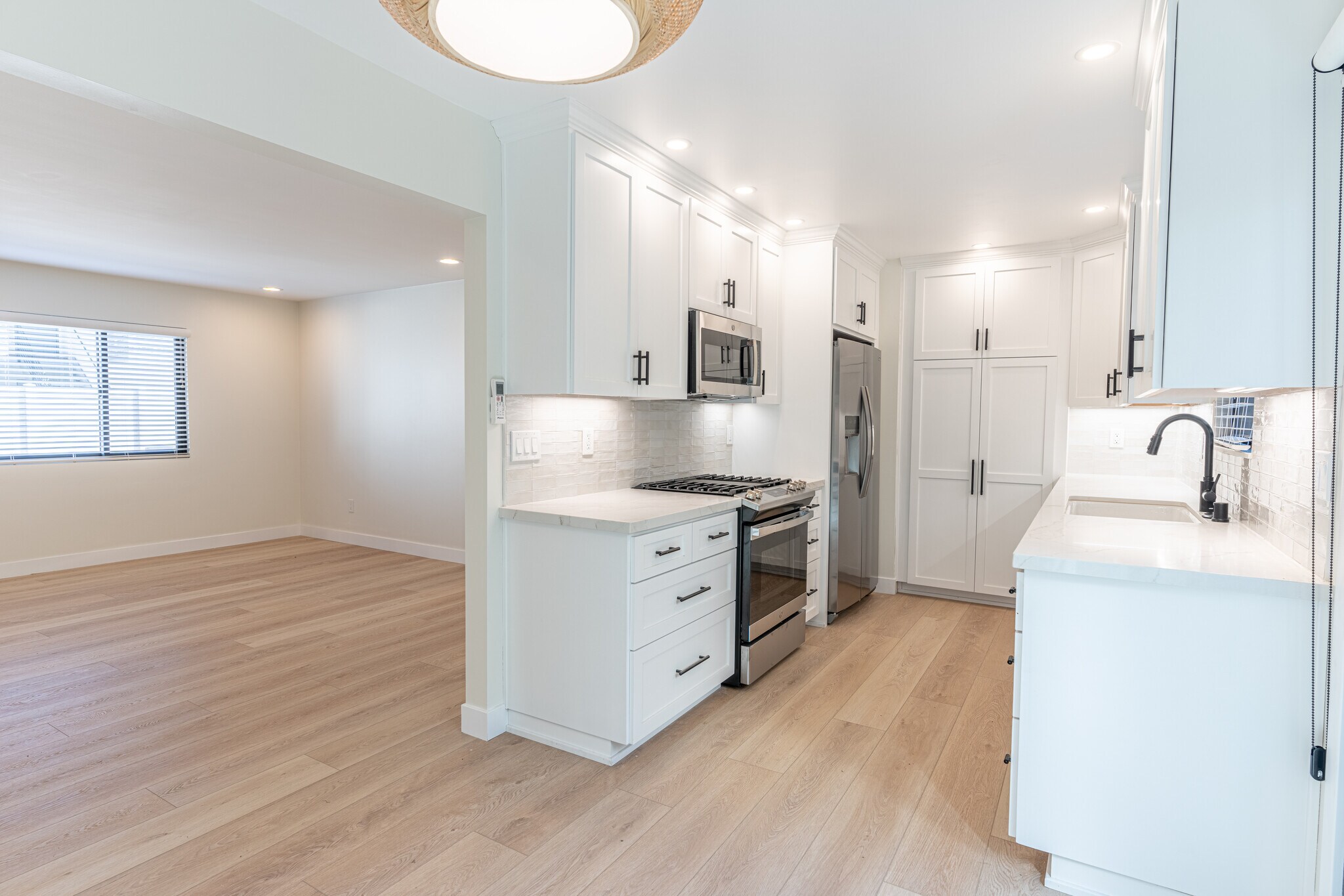 Kitchen - 5430 Driftwood St