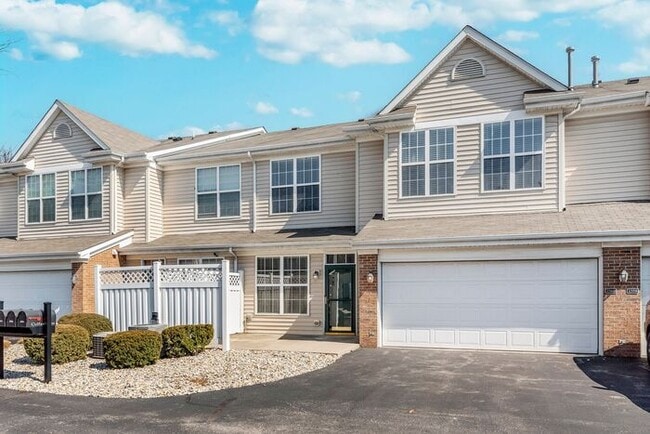 Building Photo - Beautiful town home in the quiet Towne Park community!!