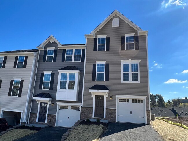 Building Photo - 67 Hewstone Ct