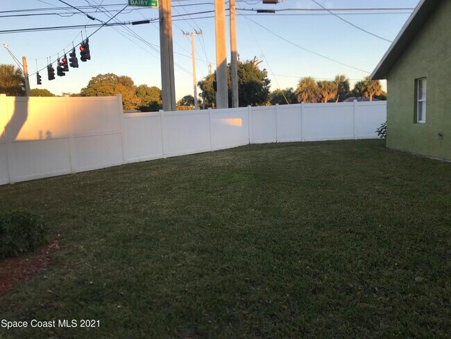 Building Photo - 3006 Alice St