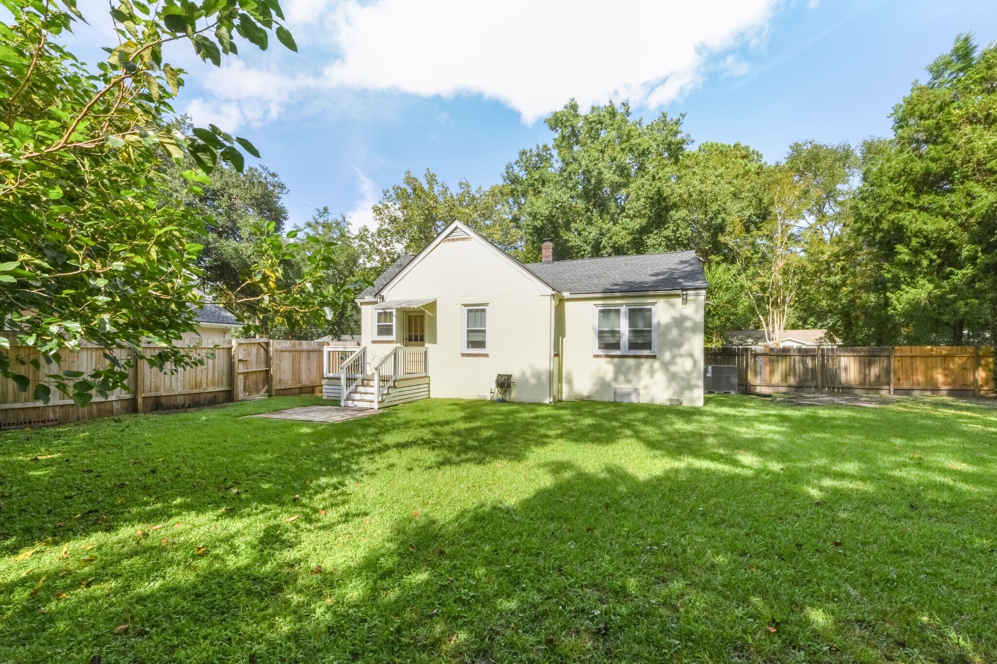 Building Photo - 29 Oak Forest Dr