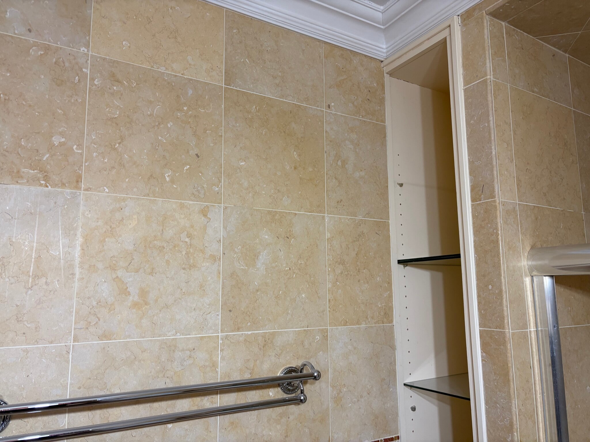 Bathrm - 3055 32nd St