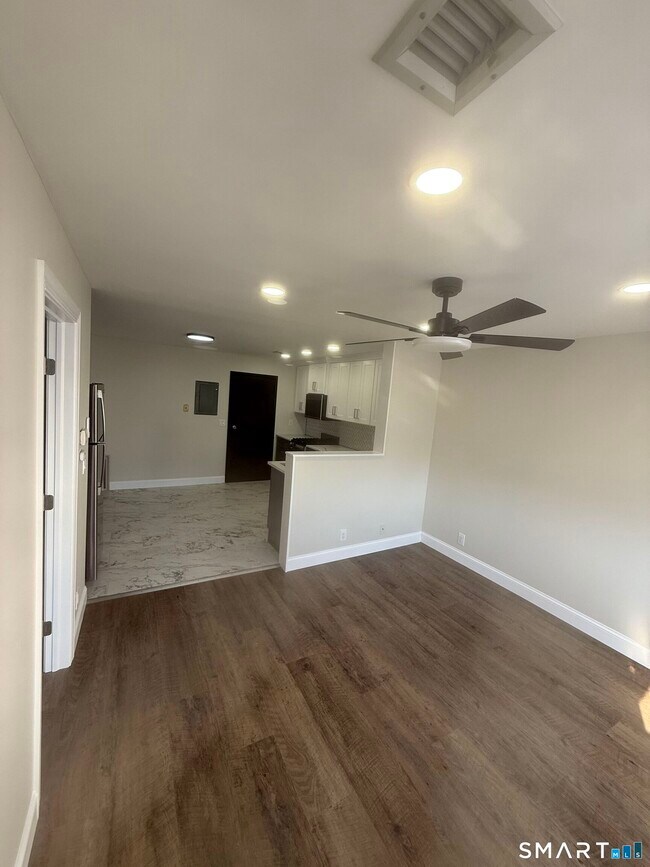 Building Photo - 8 S Broad St