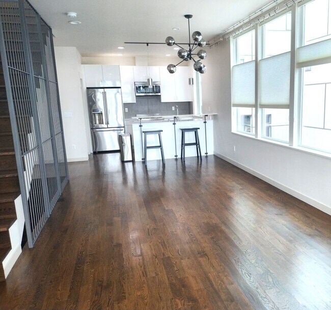 Building Photo - 3bd/2.5ba Seattle Townhome