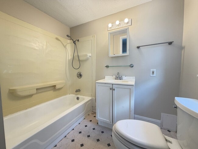 Building Photo - 1411 Sale Ave