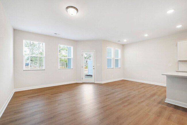 Building Photo - Charming 3BR Townhome in the Sought-After Springvale Community!