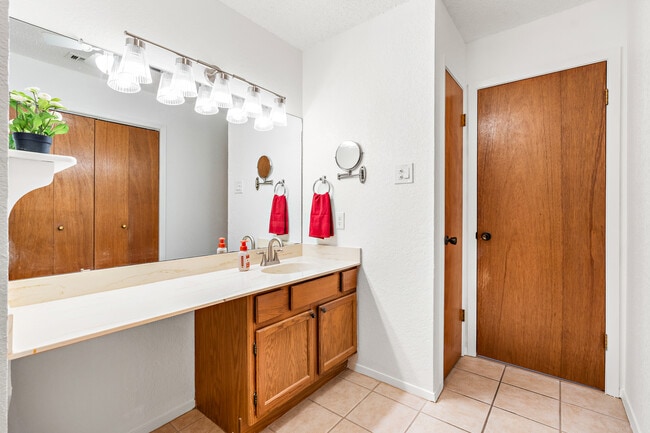 Building Photo - 1303 Chapel Creek Rd