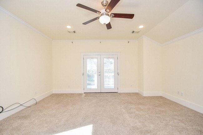 Building Photo - 4625 Pineridge St