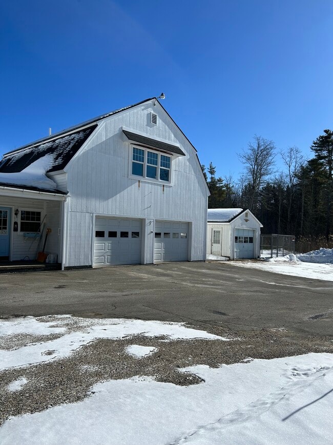 Building Photo - 169 Log Cabin Rd