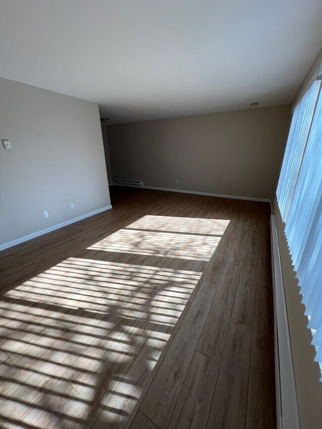 Building Photo - Secure Entry Downtown Living in the Heart of Everett