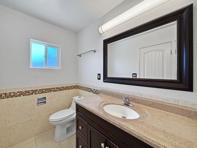 Building Photo - Charming & Spacious 4BD/3BA House in Allie...