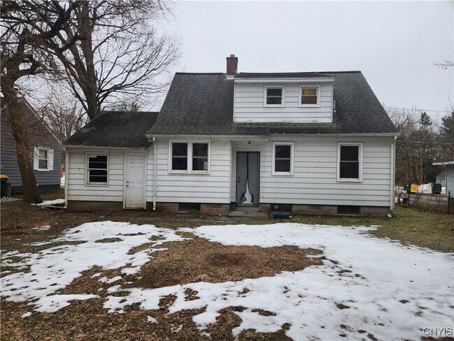 Building Photo - 437 Church St