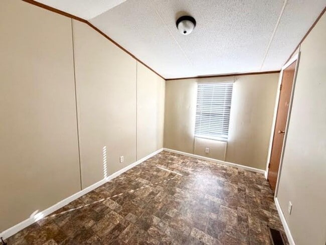 Building Photo - 136 Burkhart Ln