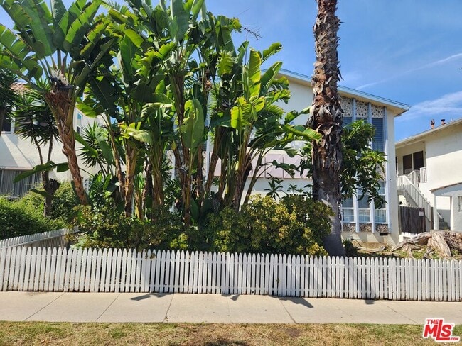 Building Photo - 8853 Alcott St