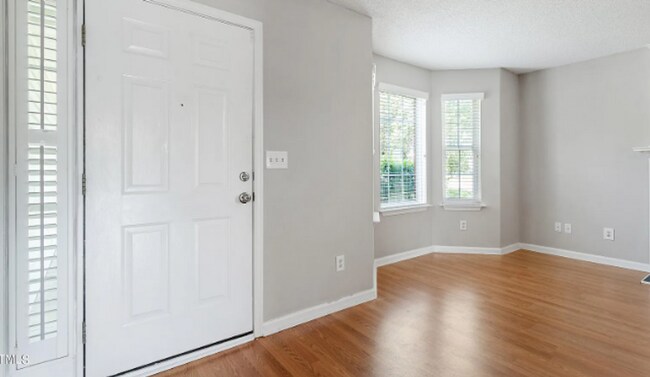 Building Photo - 1st Floor Master Bedroom