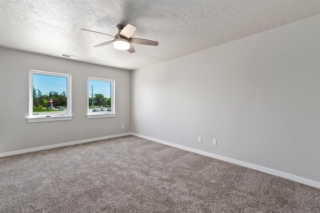 Building Photo - ? MOVE IN SPECIAL! ? $99.00 1st month rent...