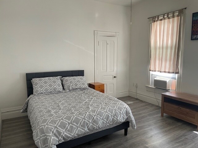 Bedroom - 701 W Poplar St
