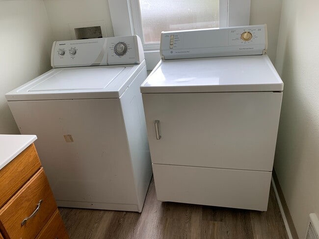 Building Photo - Adorable Cottage Style Home Near Reed College and Woodstock and Trader Joes.