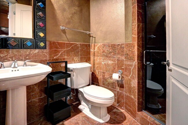 Building Photo - 360 E Desert Inn Rd