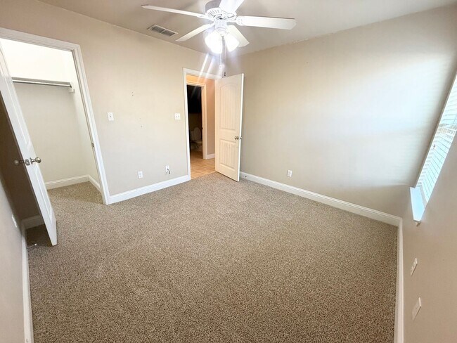 Building Photo - 334 Princess Place