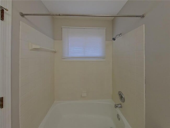 Building Photo - 1701 116th St E