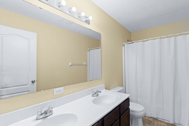 Building Photo - 430 Rockcrest Way