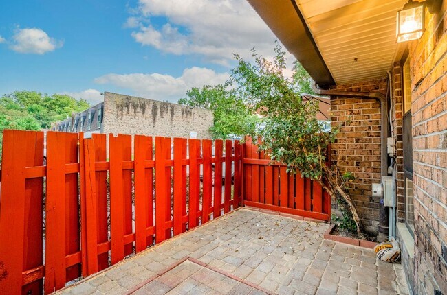 Building Photo - 3333 Comly Rd