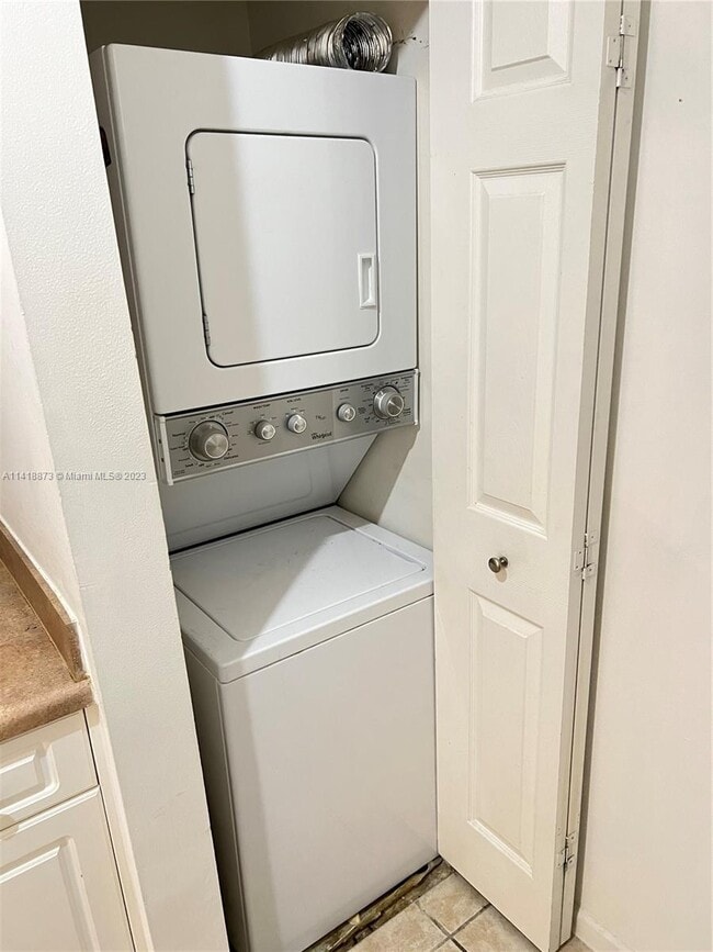 Building Photo - 17145 N Bay Rd