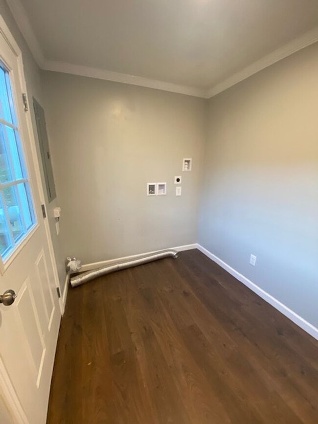 Building Photo - 1 bedroom basement rental