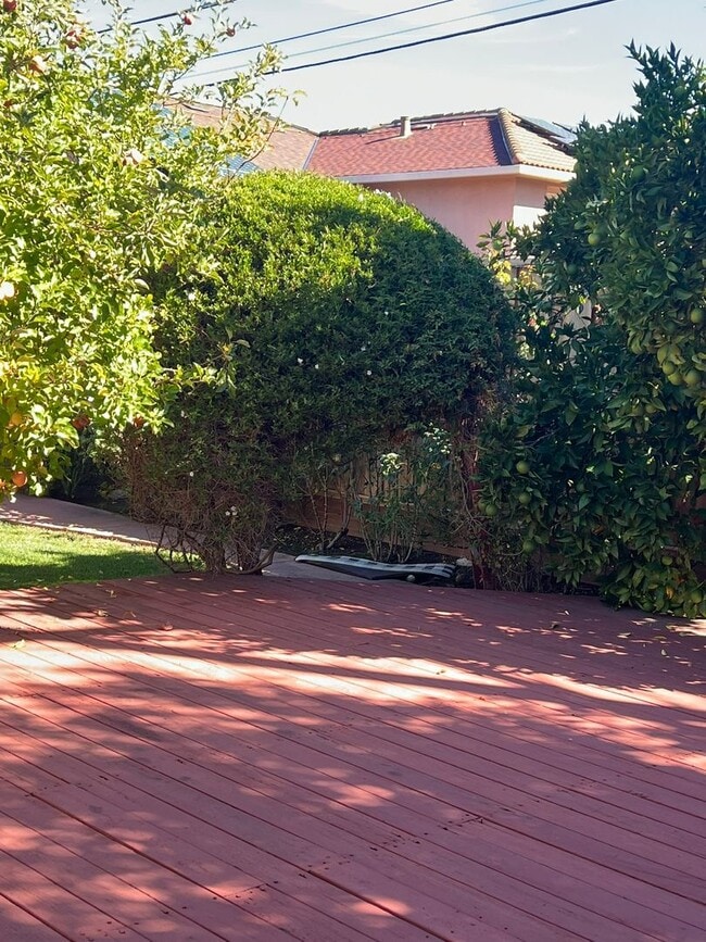 Building Photo - FURNISHED SHORT TERM 6-9 MONTHS TERMS AVAI...