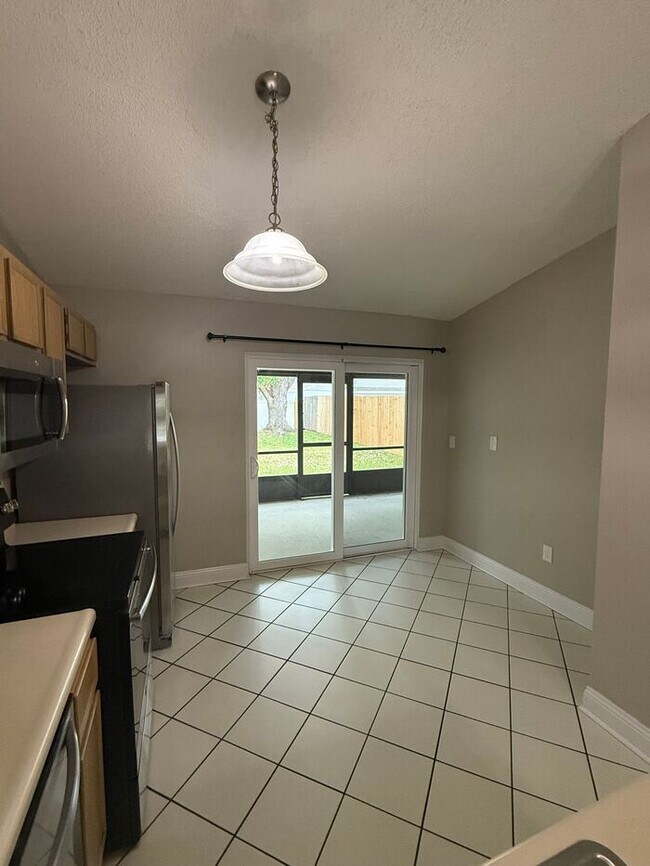 Building Photo - Stylish 2-Bedroom, 2-Bath Home in the Hear...