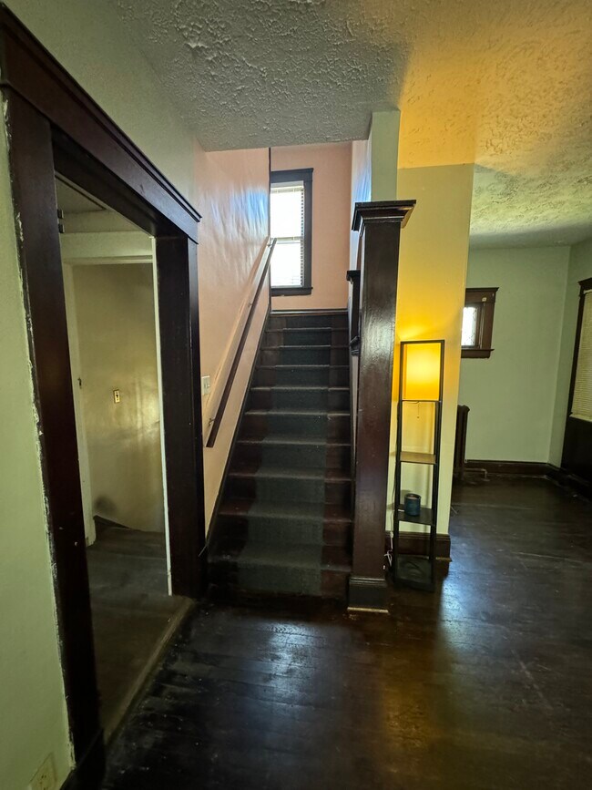 Building Photo - 3334 W 99th St