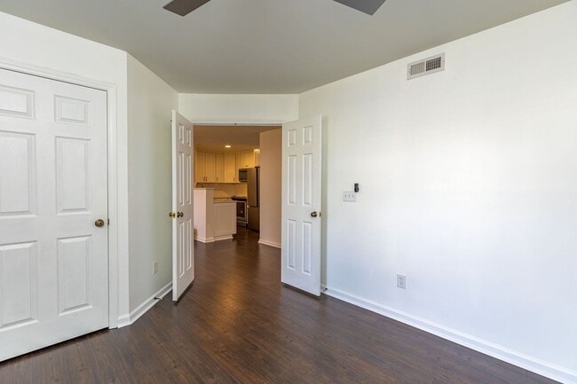 Building Photo - Gorgeous modern Main Level 2 bedroom 2 bath condo in SW Greensboro off W. Wendover.
