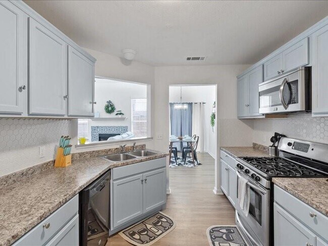 Building Photo - 5303 Edenbourgh Ln