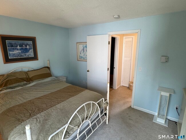 Building Photo - 7 Clearwater Ln