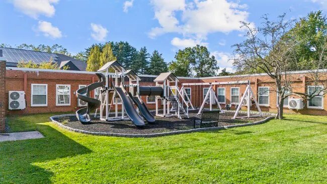 Building Photo - 55 Tunxis Ave