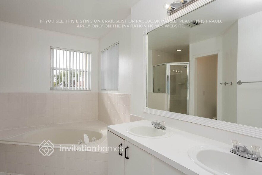Building Photo - 414 Lakeside Cir
