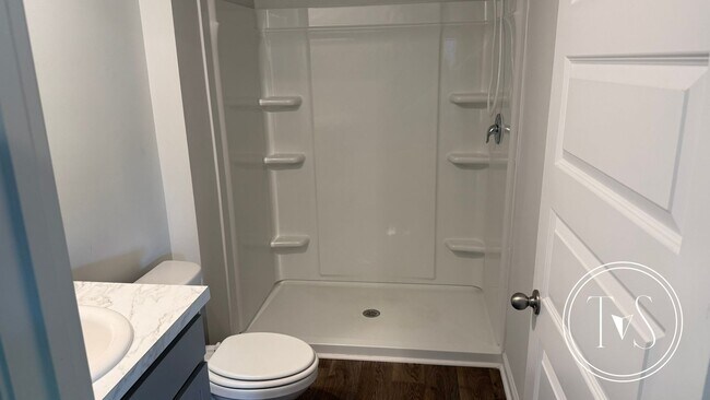 Building Photo - RATE DROP ALERT (was $2200/month) and FALL...