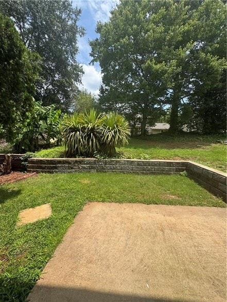Building Photo - 1143 Memory Ln