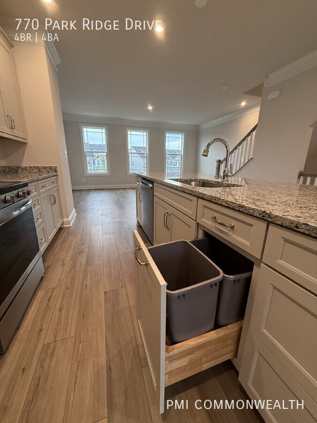 Building Photo - 770 Park Ridge Dr