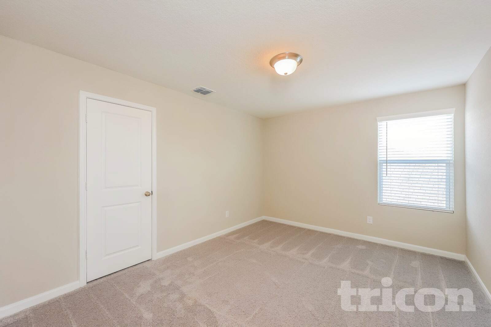 Building Photo - 14350 Palm Ridge